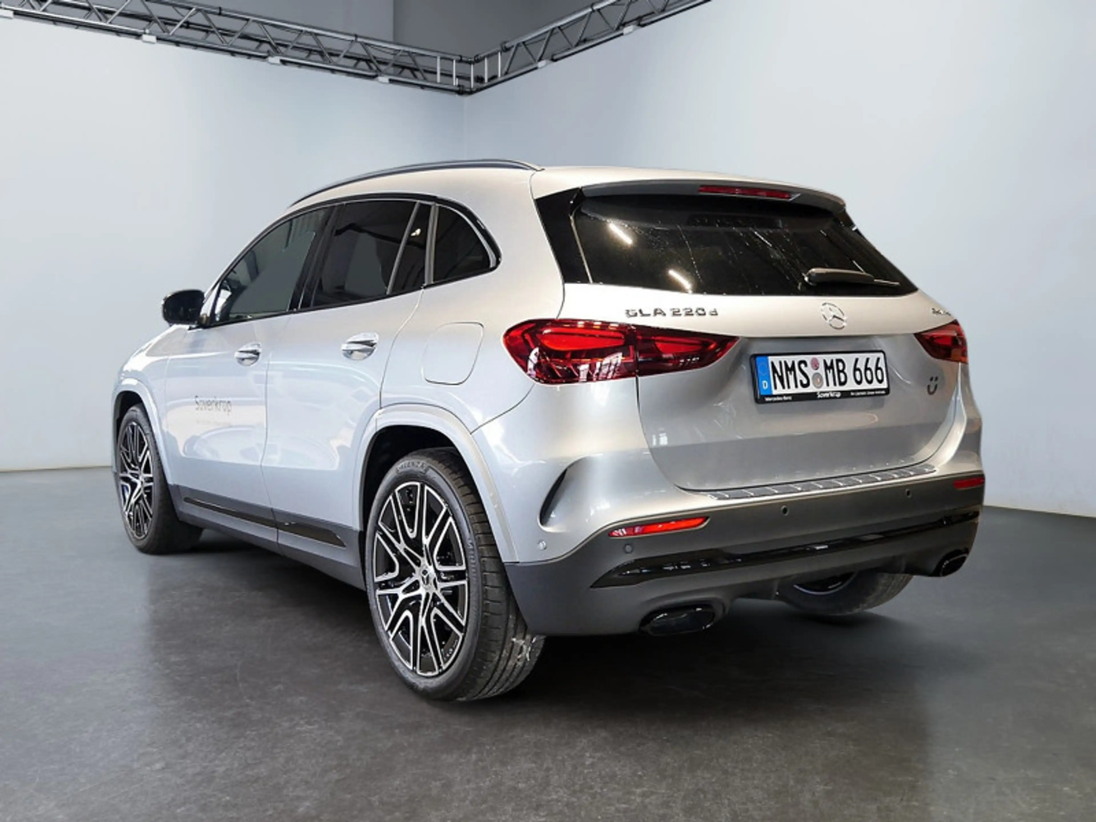 Mercedes-Benz GLA 220 d 4MATIC AMG NIGHT 360 AHK KAMERA PANO — photo 3