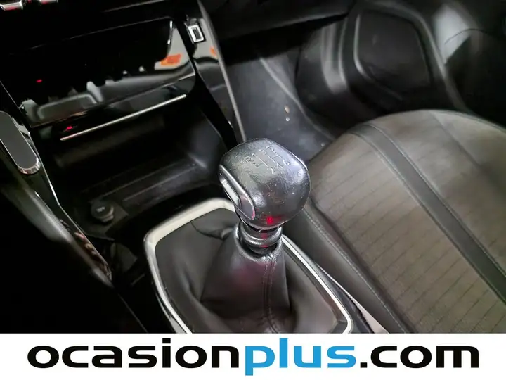 Peugeot 2008 Allure Pack PureTech S&S EAT8 2021, foto 5