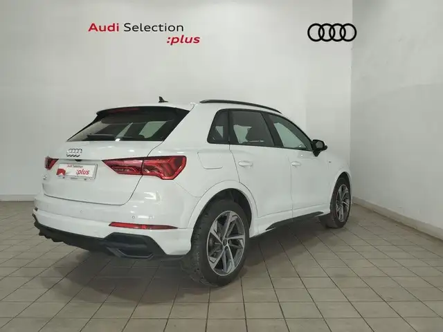 Audi Q3 view 4