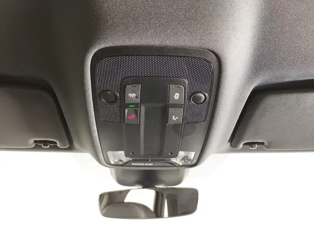 Audi Q3 view 15