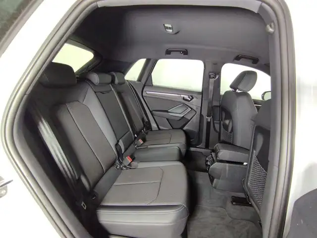 Audi Q3 view 7