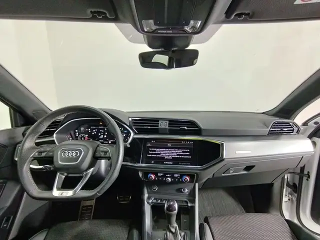 Audi Q3 view 6