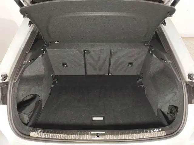 Audi Q3 view 9