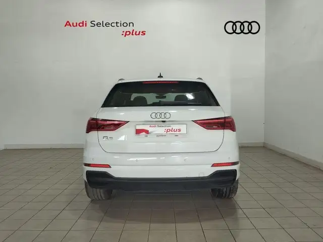 Audi Q3 view 5