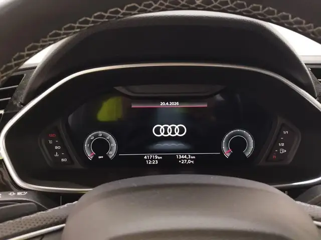 Audi Q3 view 12
