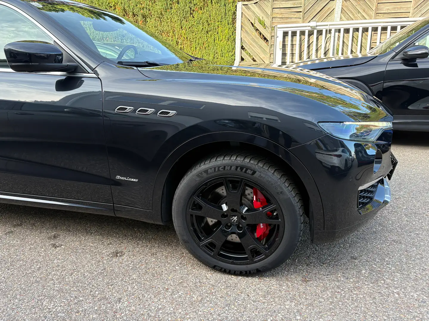 Maserati Levante BENZIN Schwarz - 2