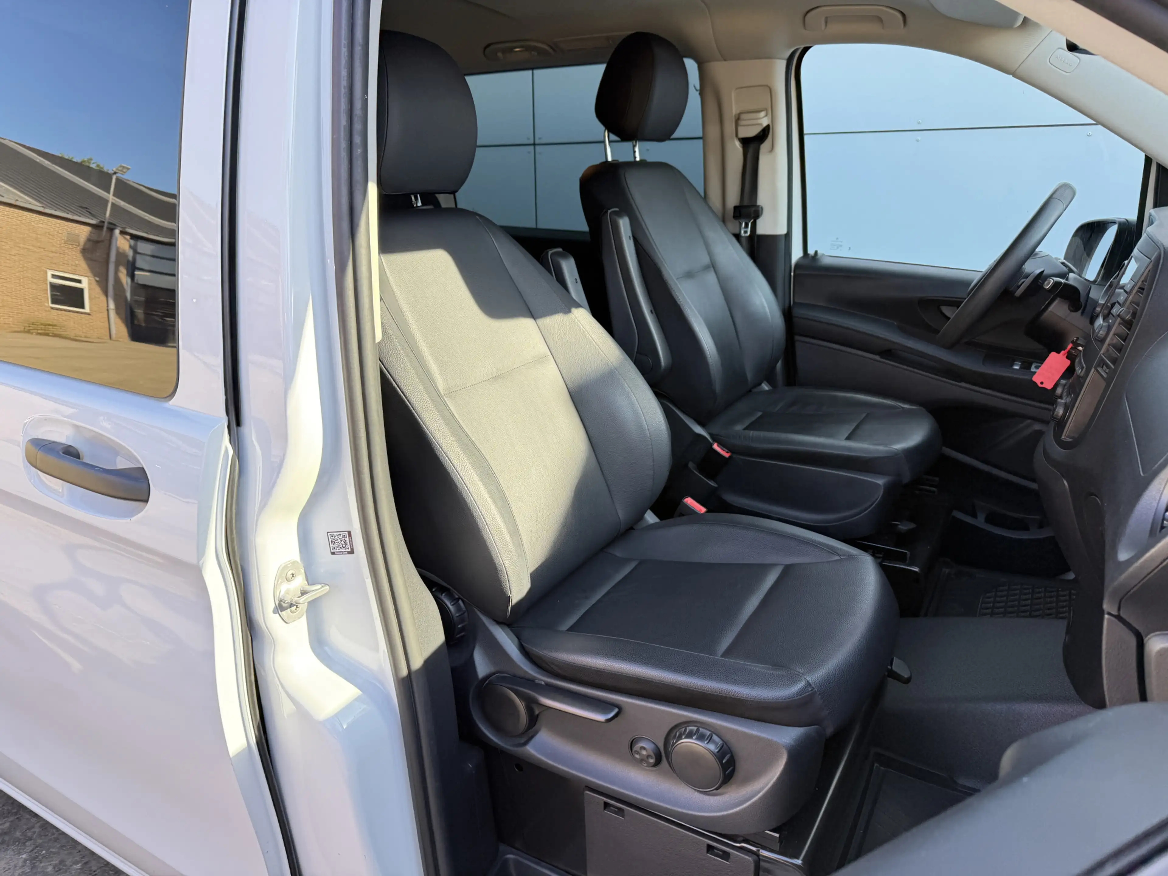 Mercedes-Benz Vito eVito Tourer 129 90kWh 204PK Personenvervoer L2 37 — photo 11