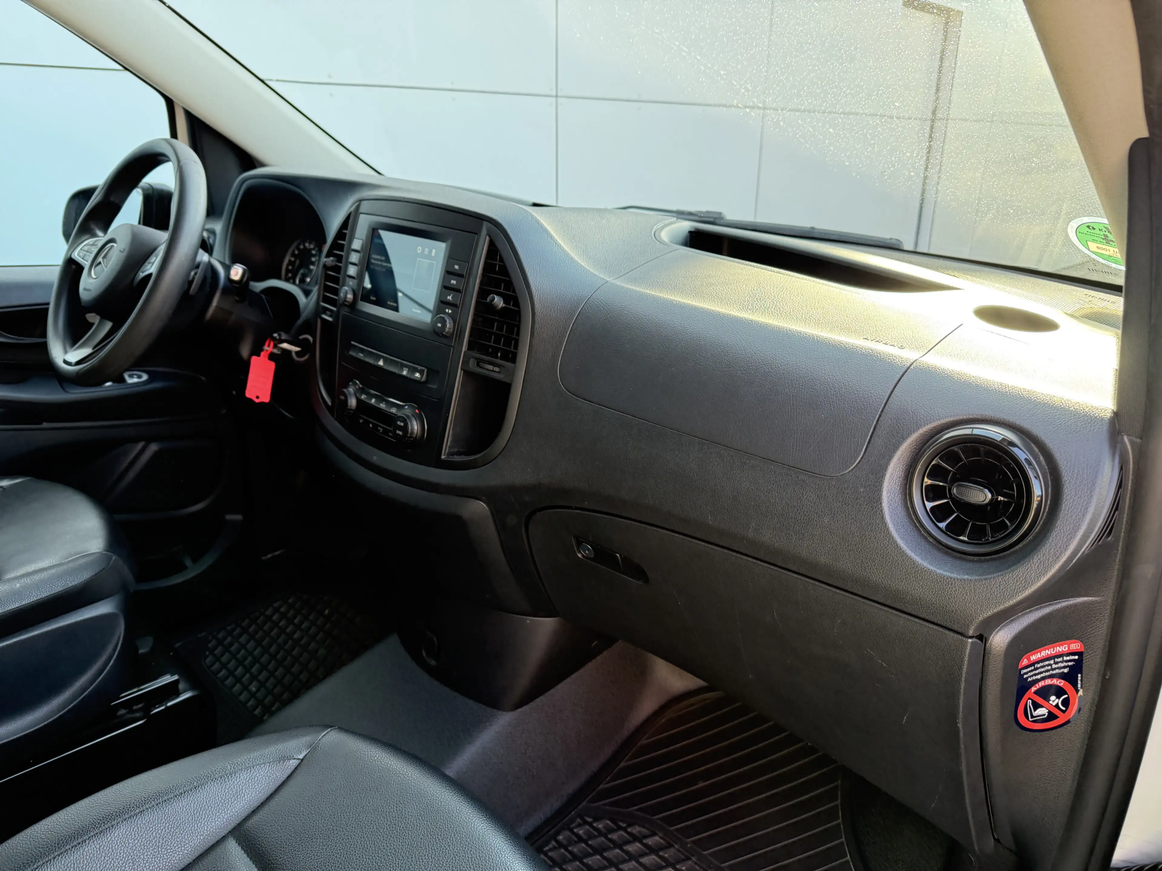 Mercedes-Benz Vito eVito Tourer 129 90kWh 204PK Personenvervoer L2 37 — photo 12