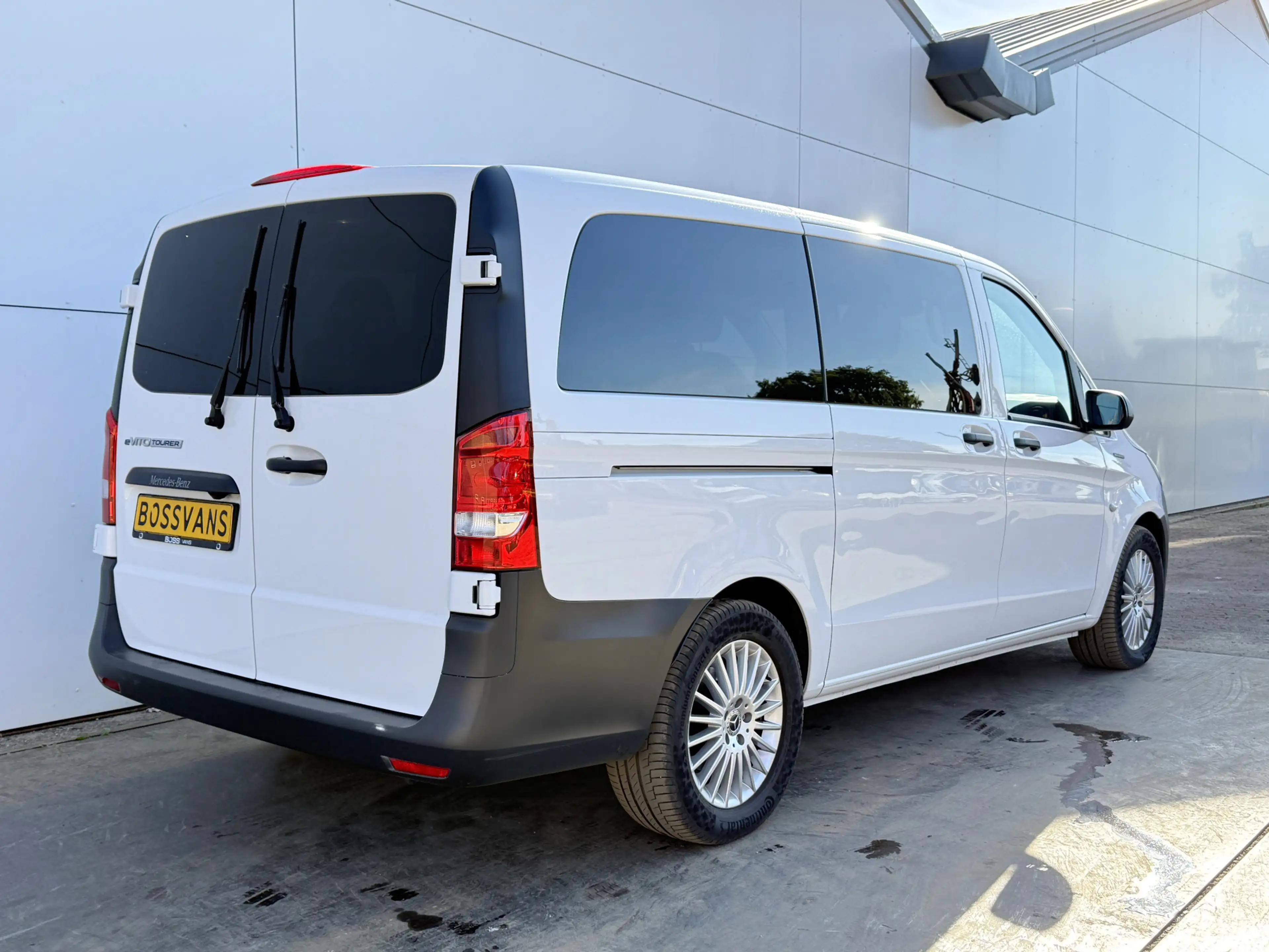 Mercedes-Benz Vito eVito Tourer 129 90kWh 204PK Personenvervoer L2 37 — photo 3