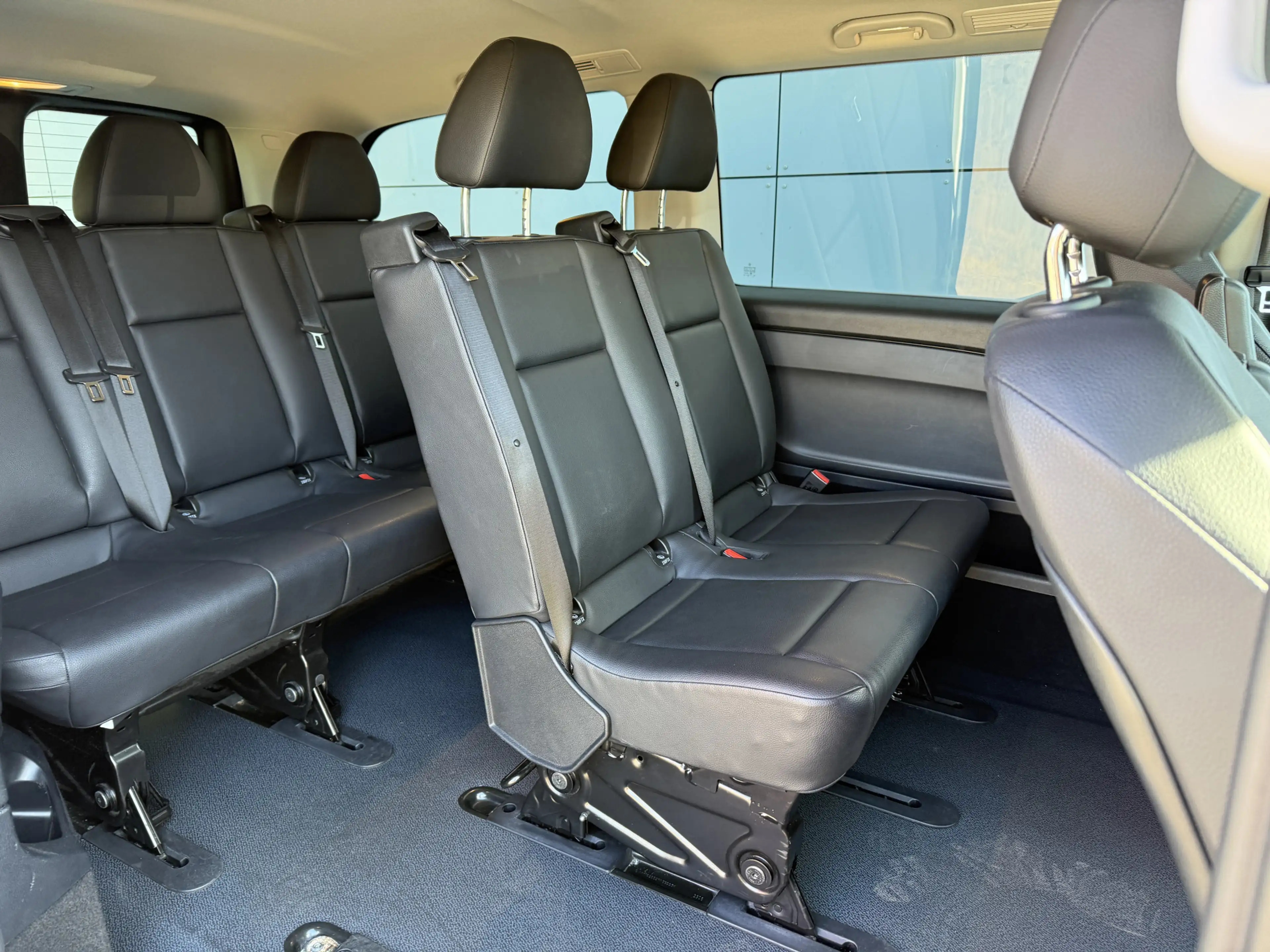 Mercedes-Benz Vito eVito Tourer 129 90kWh 204PK Personenvervoer L2 37 — photo 9
