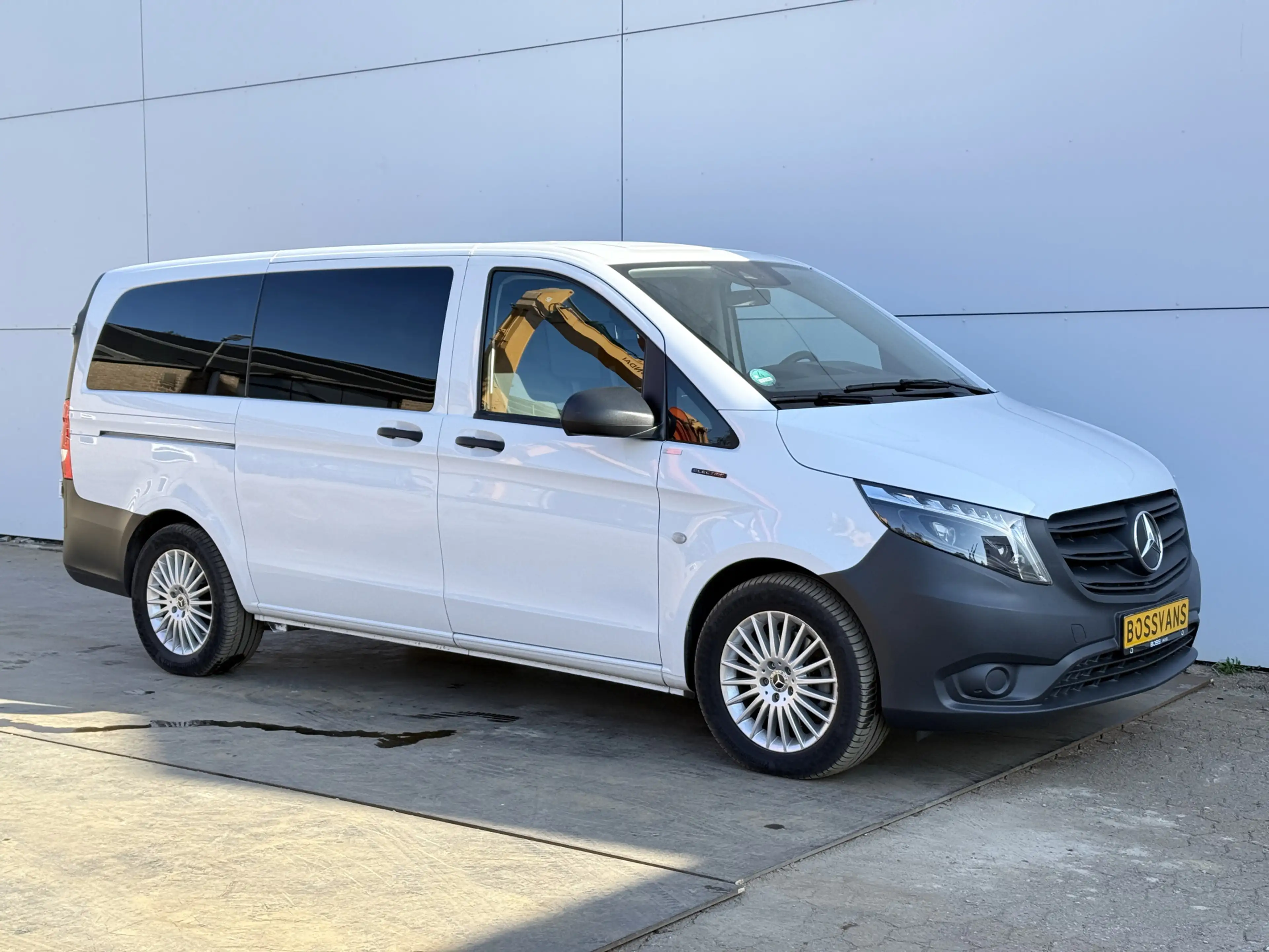 Mercedes-Benz Vito eVito Tourer 129 90kWh 204PK Personenvervoer L2 37 — photo 4