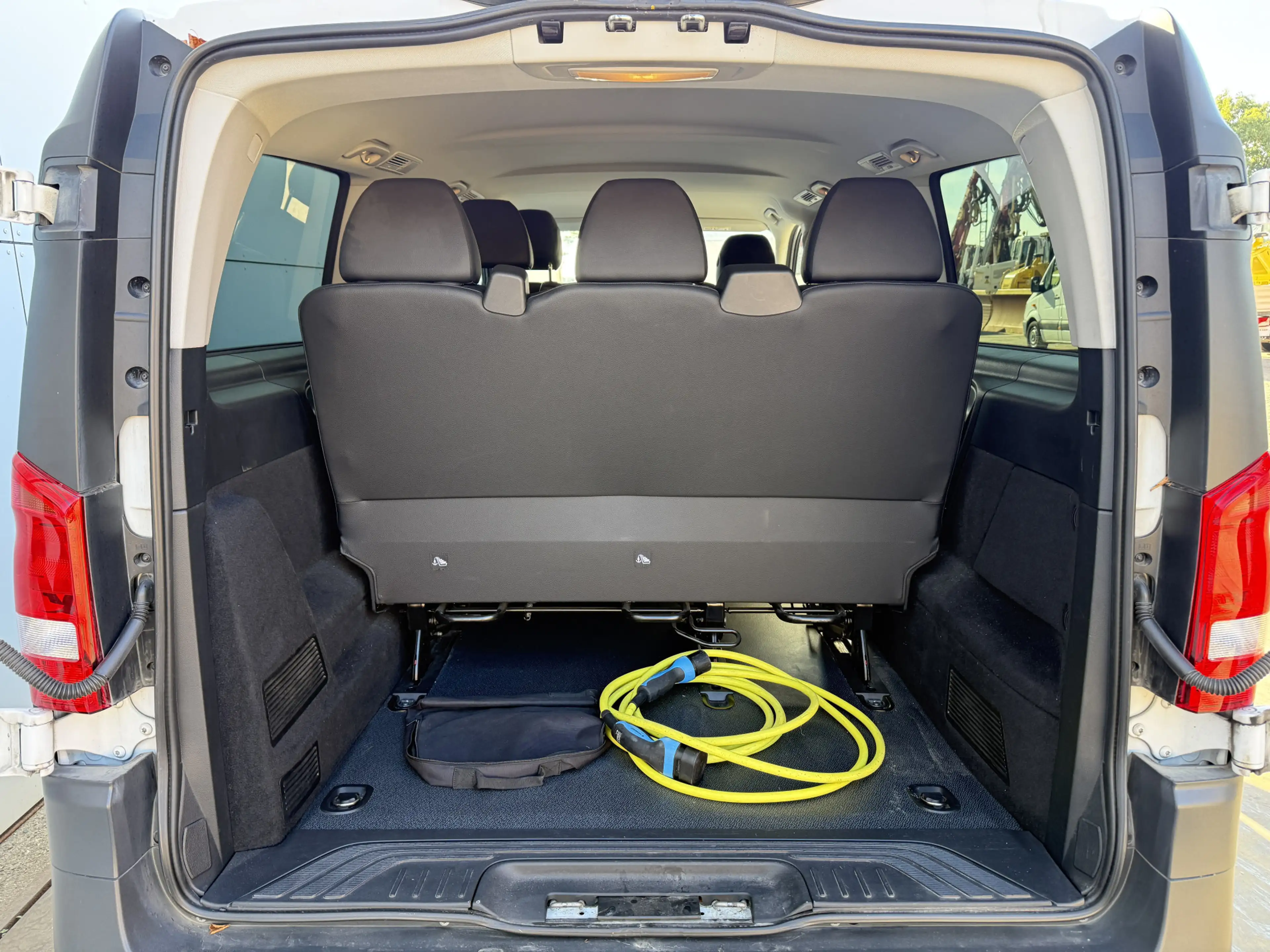 Mercedes-Benz Vito eVito Tourer 129 90kWh 204PK Personenvervoer L2 37 — photo 16