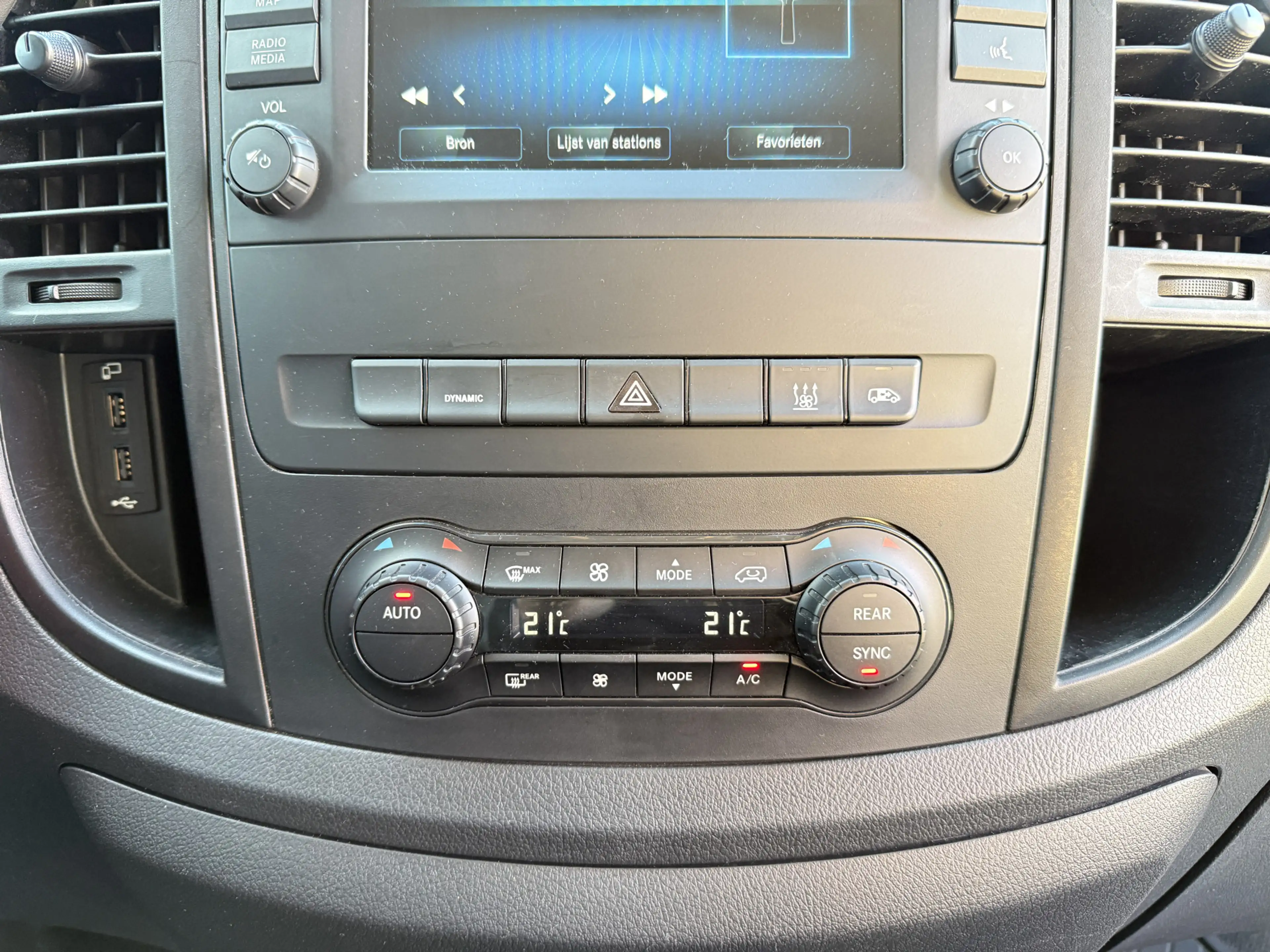 Mercedes-Benz Vito eVito Tourer 129 90kWh 204PK Personenvervoer L2 37 — photo 19