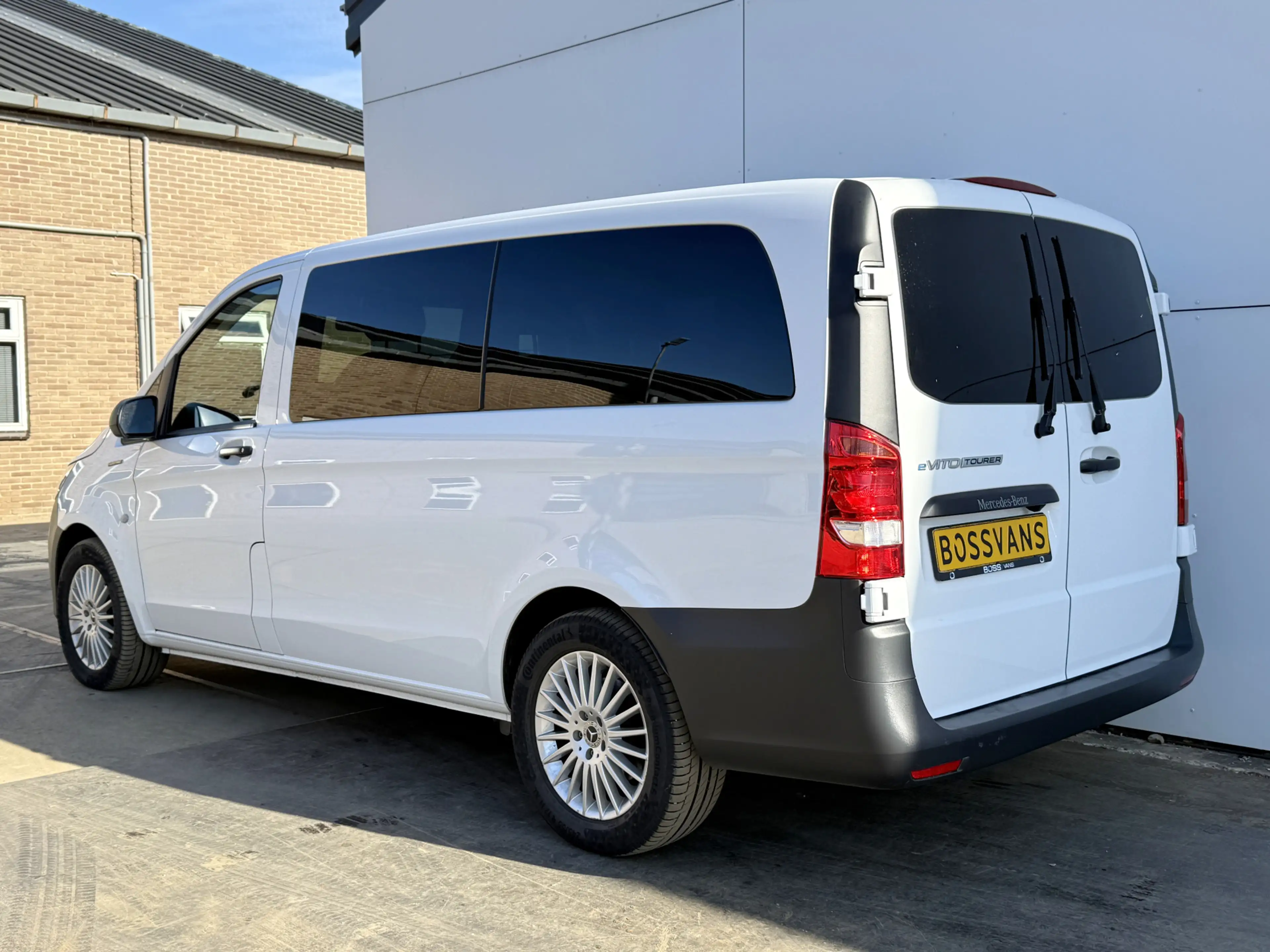 Mercedes-Benz Vito eVito Tourer 129 90kWh 204PK Personenvervoer L2 37 — photo 2