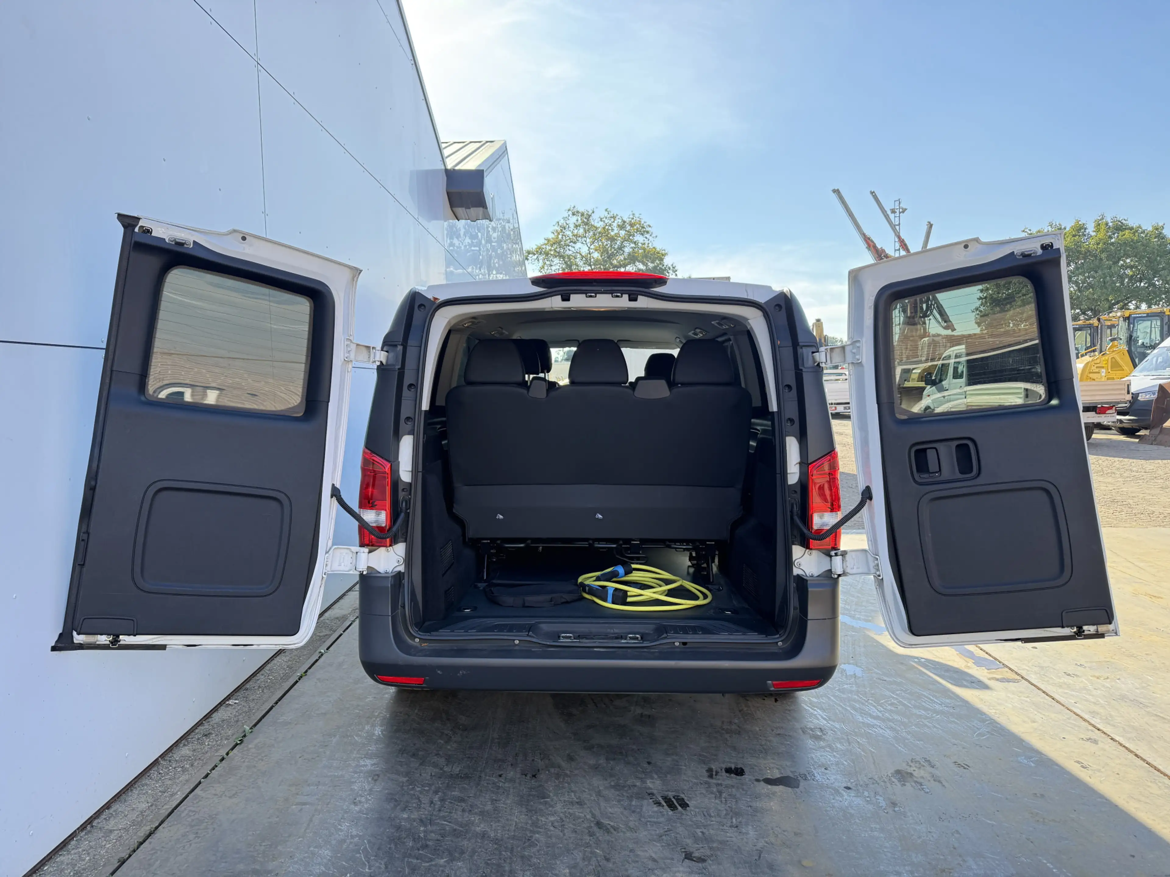 Mercedes-Benz Vito eVito Tourer 129 90kWh 204PK Personenvervoer L2 37 — photo 15
