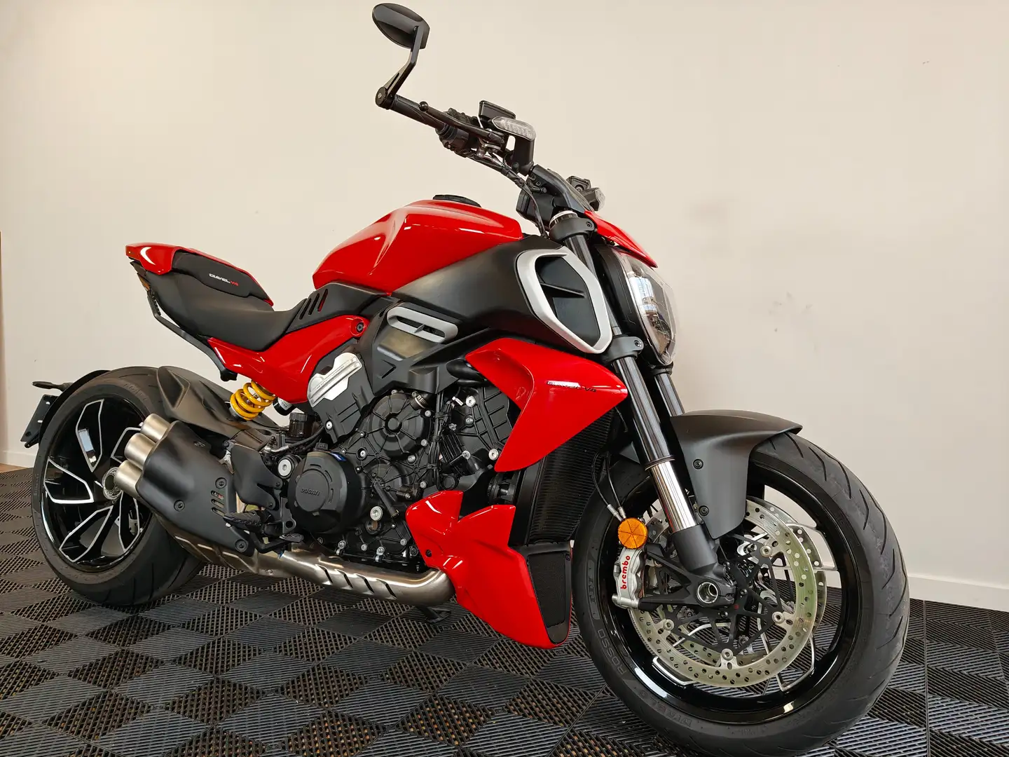 Ducati Diavel V4 + RK Approved Rood - 2