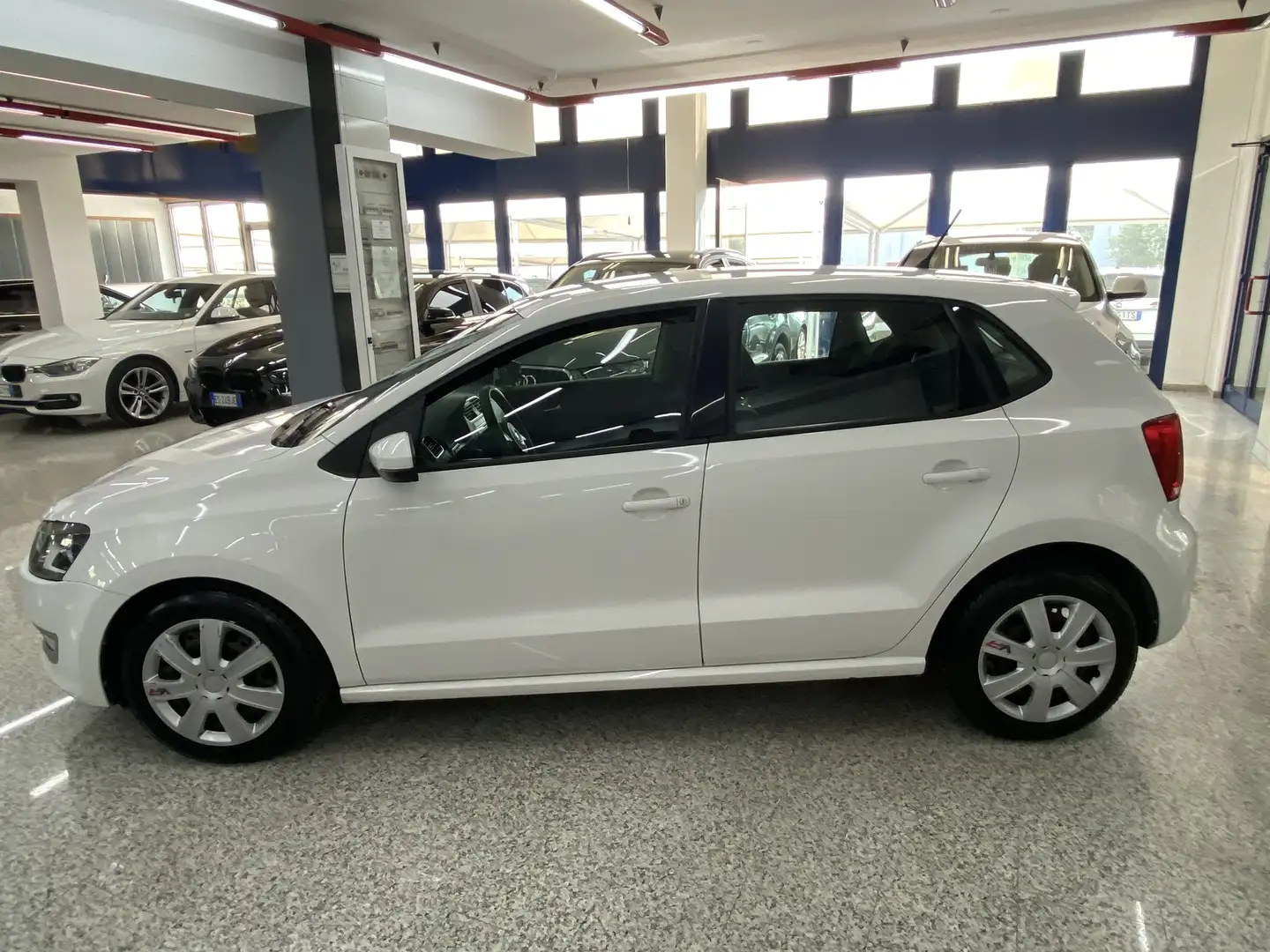 Volkswagen Polo 5p 1.4 Comfortline bi-fuel Blanco - 2