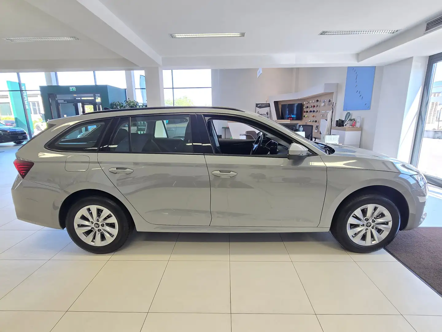 Skoda Octavia 1.5 TSI 85 kW Selection Grau - 2