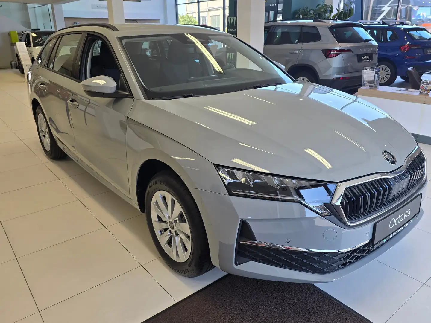 Skoda Octavia 1.5 TSI 85 kW Selection Grau - 1