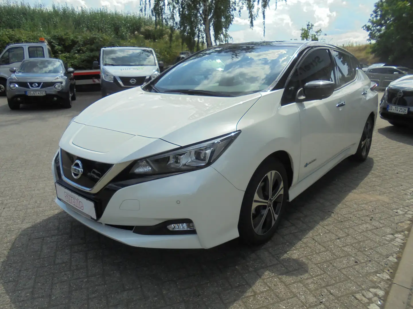 Nissan Leaf 40kWh Tekna 360° Kamera, LED Paket, Winterpaket Weiß - 2
