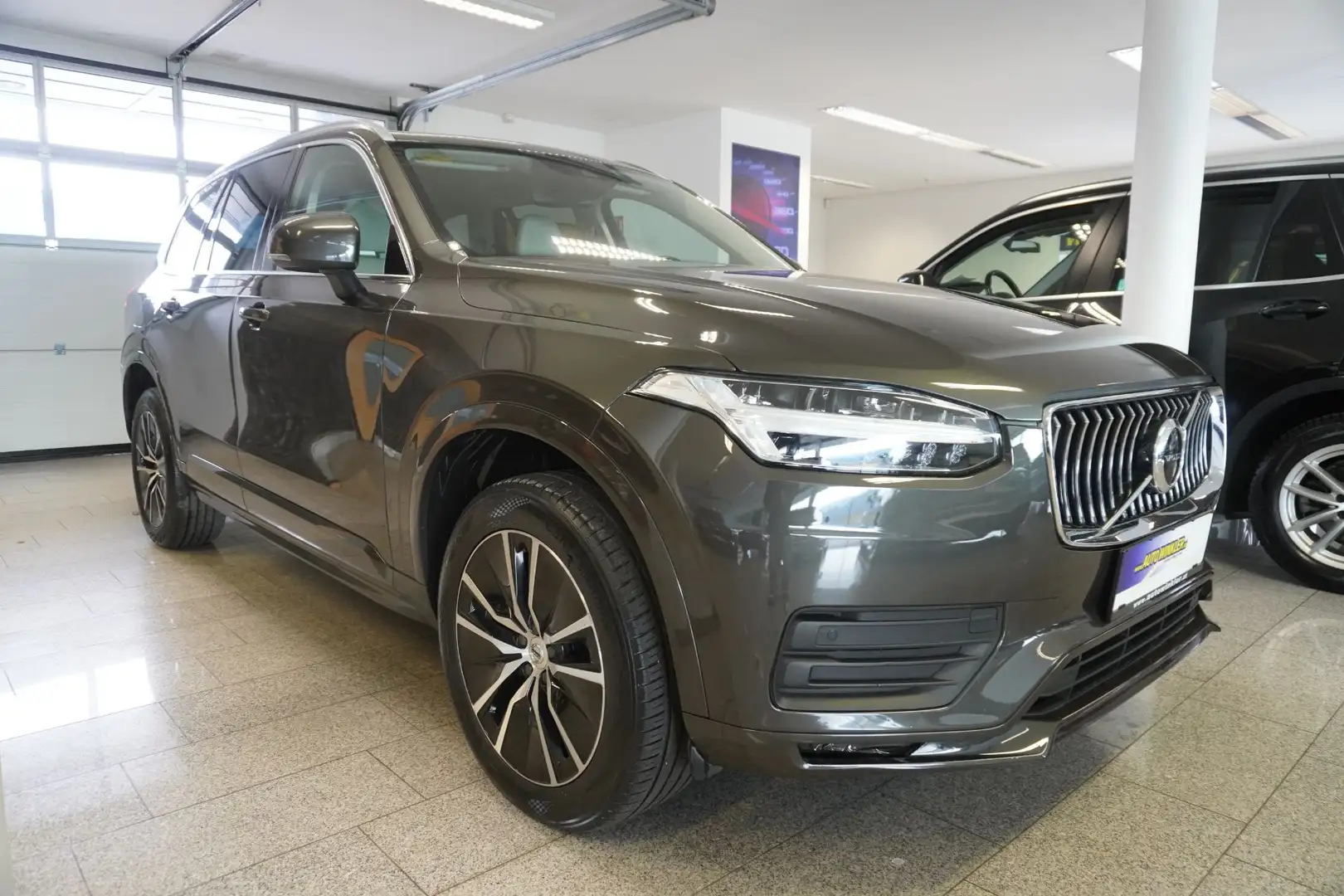 Volvo XC90 XC 90 B5 AWD Momentum Pro AHV/Navi/LED Grau - 2