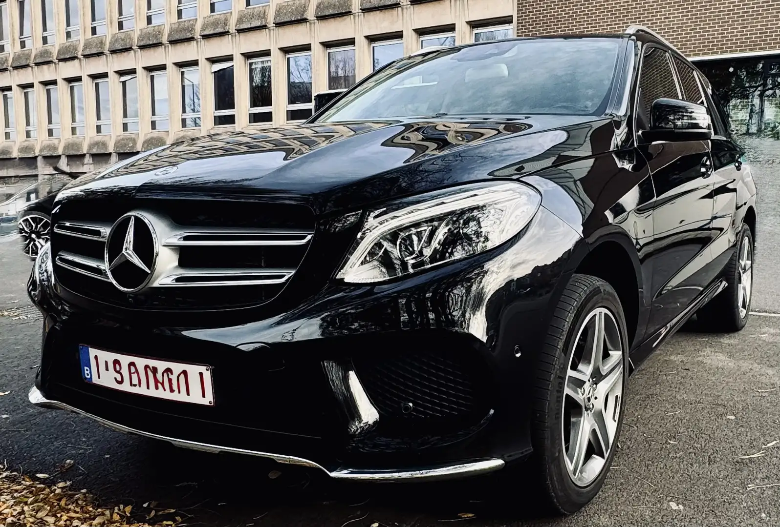 Mercedes-Benz GLE 250 4MATIC AMG Line full - 1
