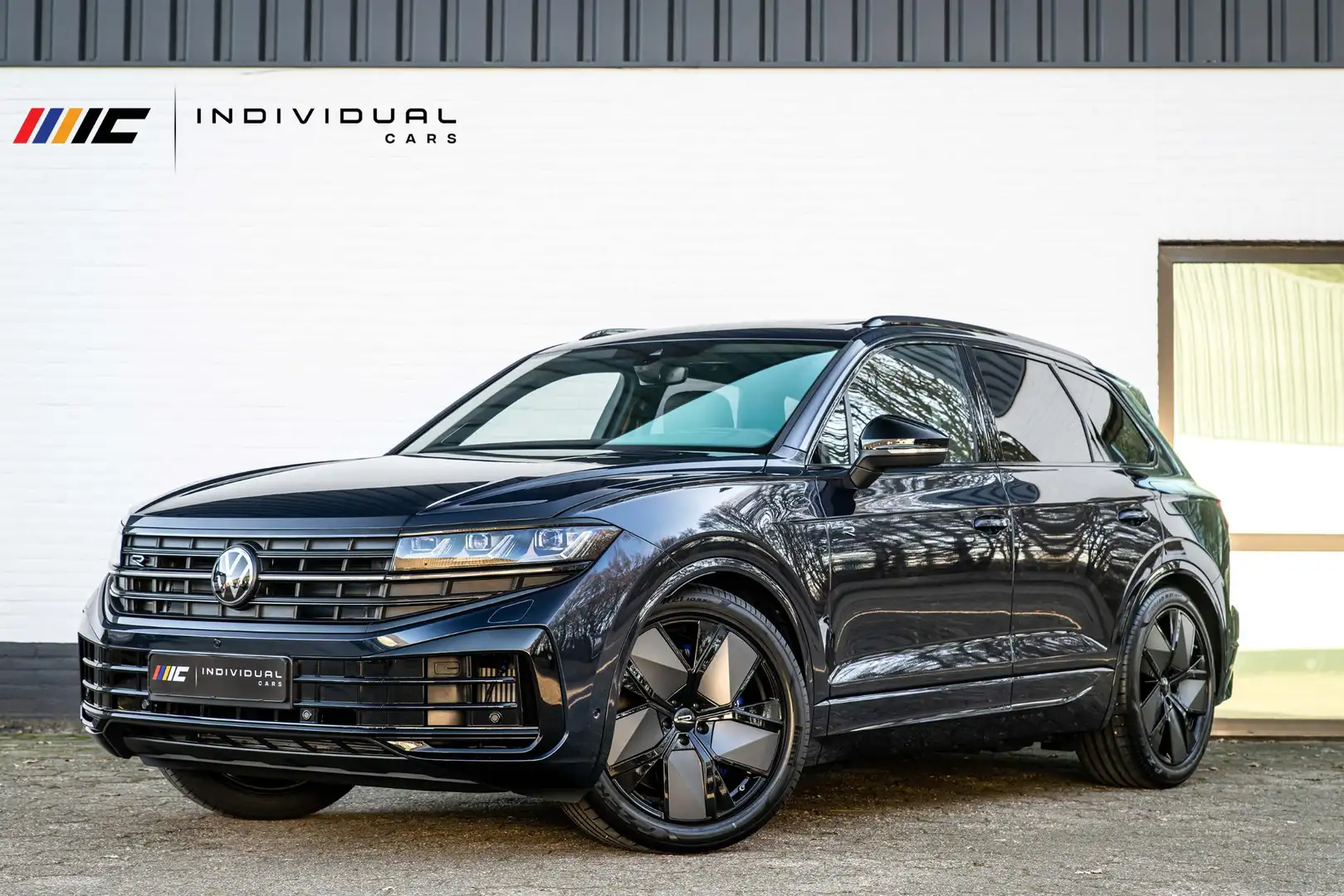 Volkswagen Touareg 3.0 TSI eHybrid R 4M Puglia DynAudio Massage Pano Kék - 1