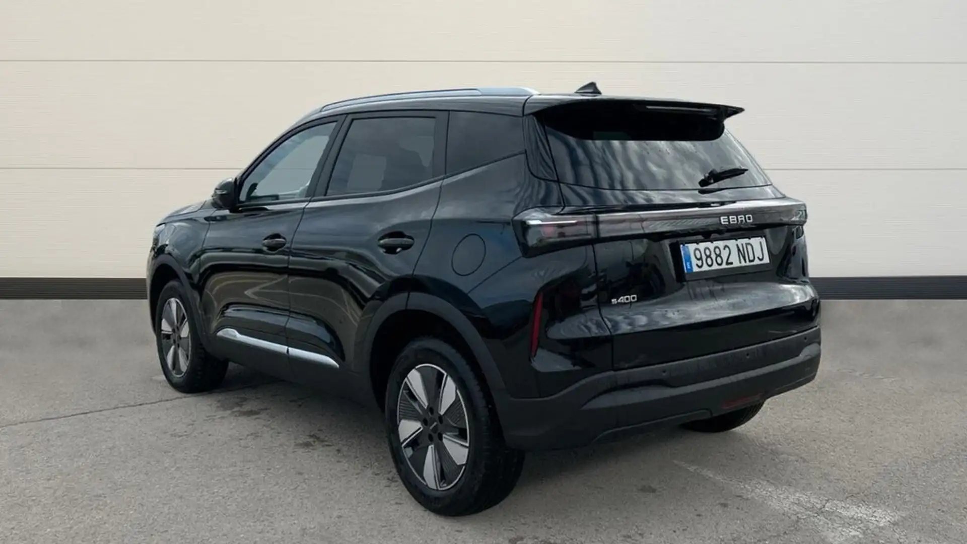 Ebro Sonstige s400 1.5 DHE E-CVT Excellence FWD Schwarz - 2