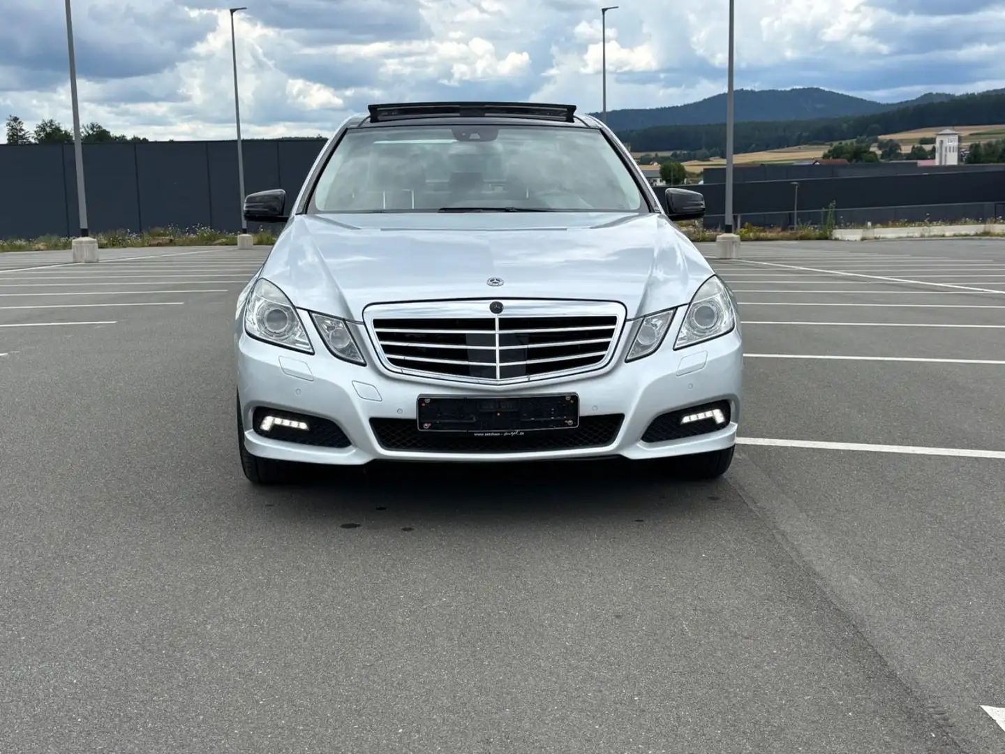 Mercedes-Benz E 350 CGI BlueEfficiency ACC PANO LEDER ALU Argintiu - 2