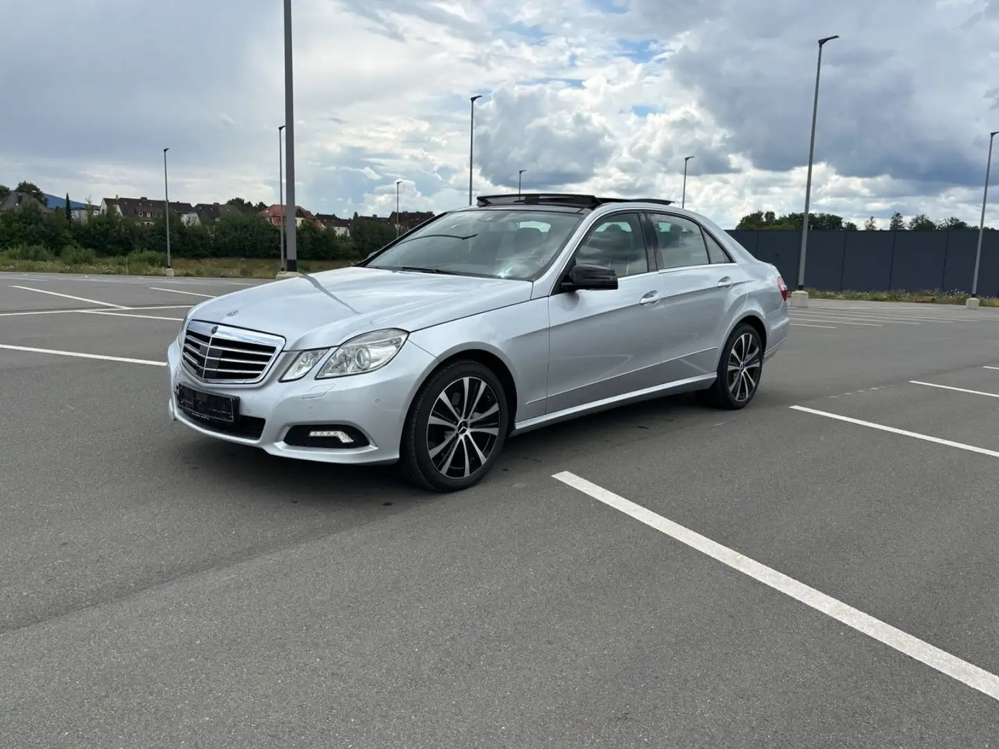 Mercedes-Benz E 350 CGI BlueEfficiency ACC PANO LEDER ALU Argintiu - 1