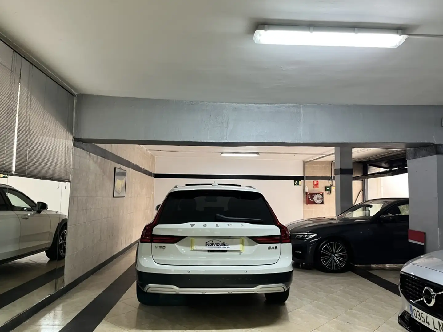 Volvo V90 Cross Country B4 Pro AWD Aut. Weiß - 2