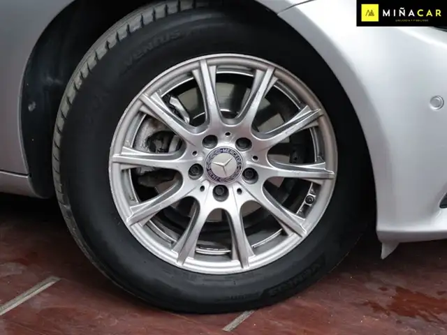 Mercedes-Benz C-Class view 27