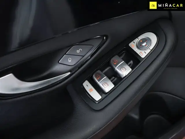Mercedes-Benz C-Class view 25
