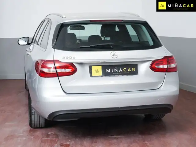 Mercedes-Benz C-Class view 4