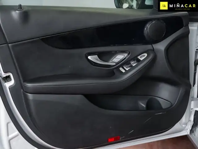 Mercedes-Benz C-Class view 24