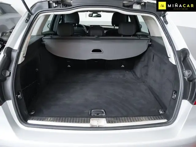 Mercedes-Benz C-Class view 28