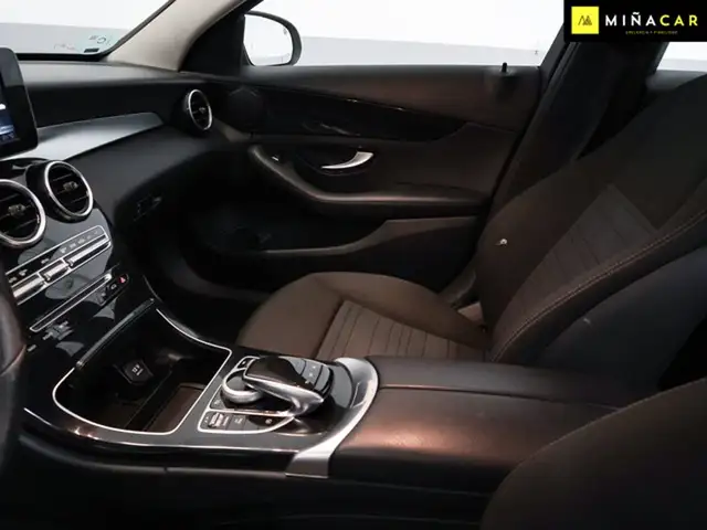 Mercedes-Benz C-Class view 23