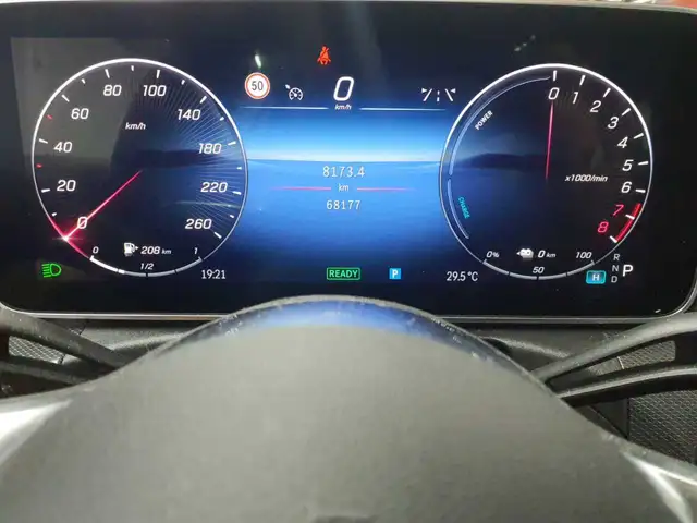 Mercedes-Benz C-Class view 11