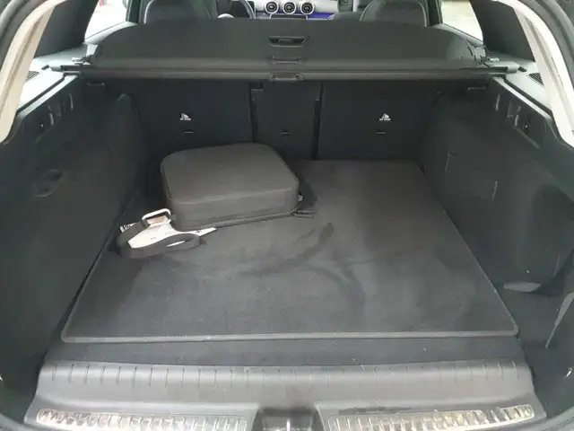 Mercedes-Benz C-Class view 15