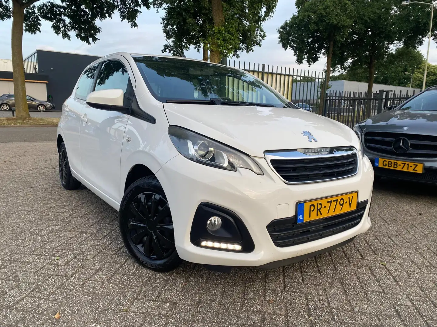 Peugeot 108 1.0 e-VTi Active Airco Pdc Tel Electr Pakket Blanc - 2