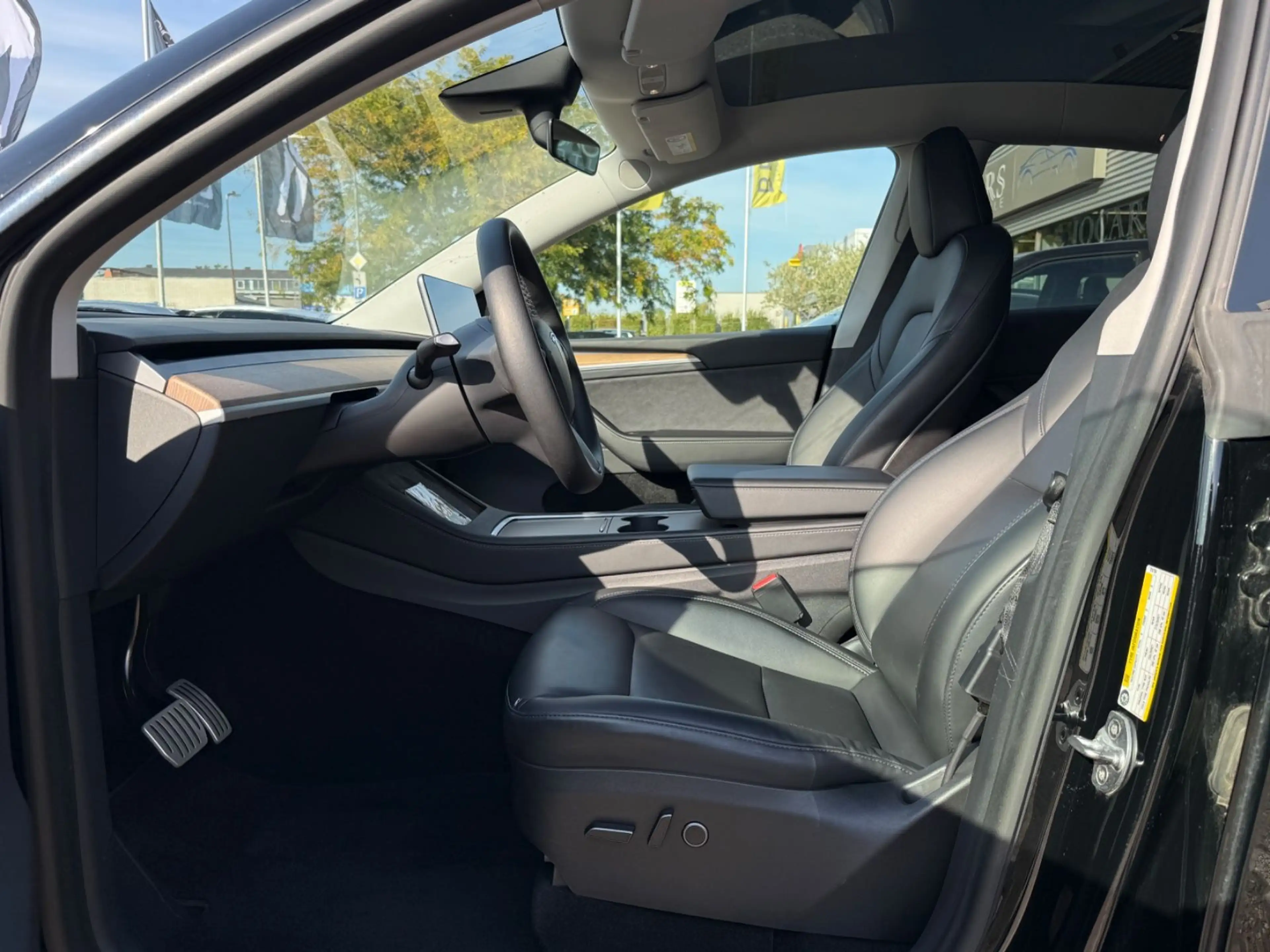 Tesla Model Y Performance Dual AWD * 1-HAND * MwSt. — photo 9