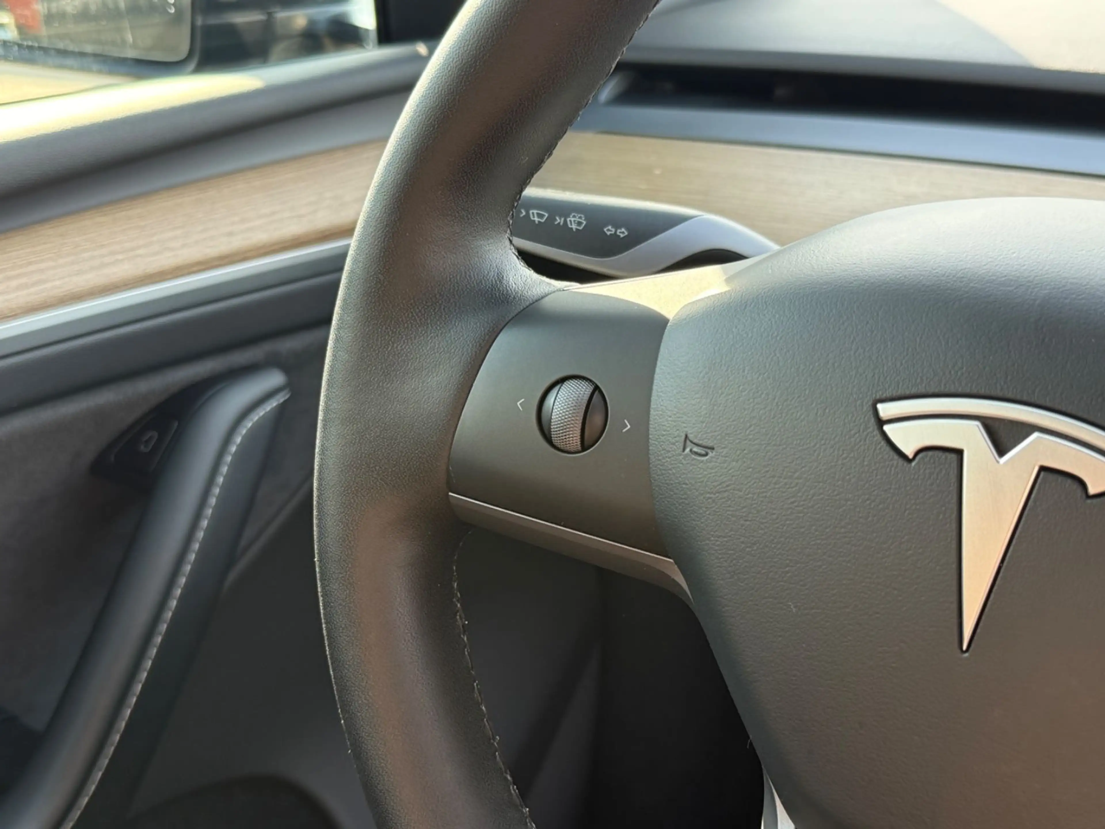 Tesla Model Y Performance Dual AWD * 1-HAND * MwSt. — photo 11