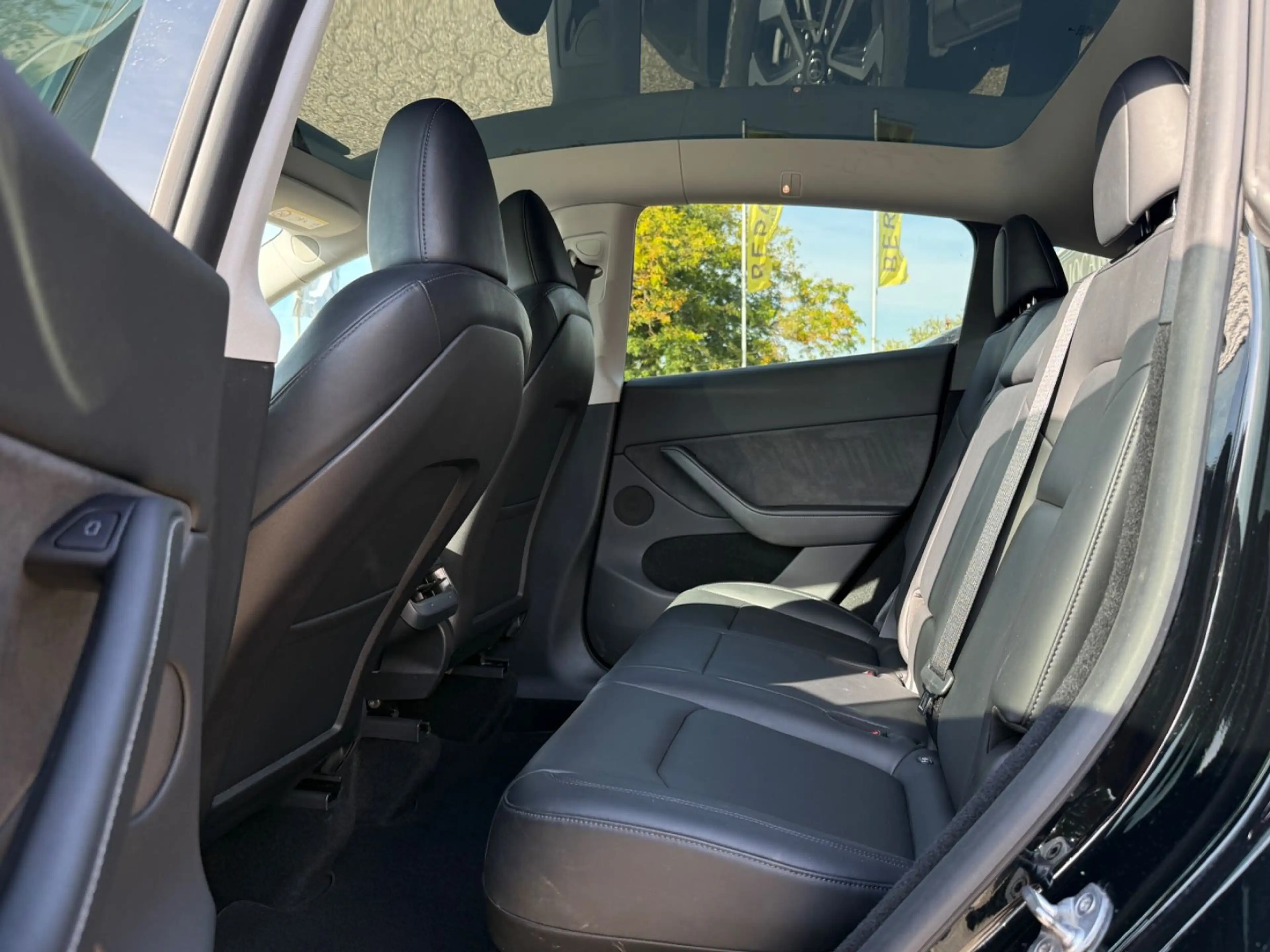Tesla Model Y Performance Dual AWD * 1-HAND * MwSt. — photo 23