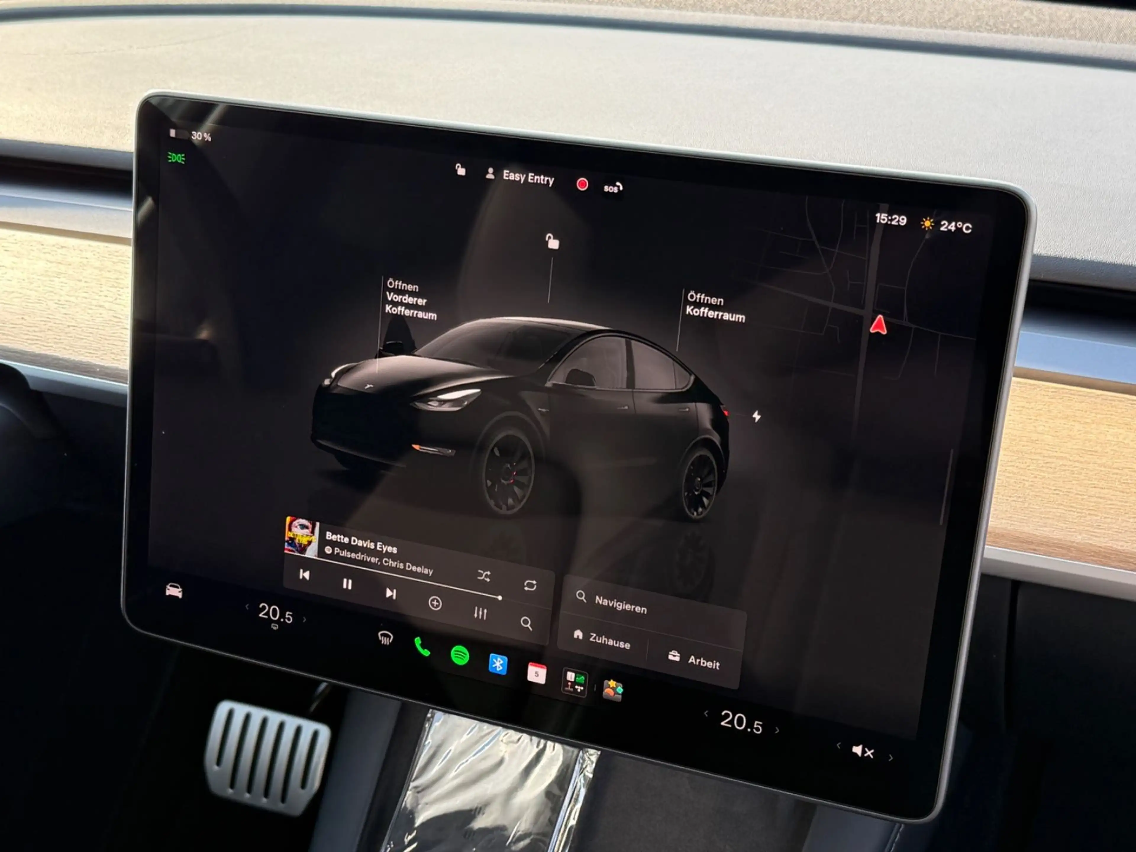 Tesla Model Y Performance Dual AWD * 1-HAND * MwSt. — photo 13