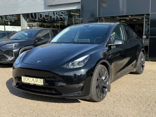 Tesla Model Y Performance Dual AWD * 1-HAND * MwSt.