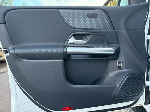 Mercedes-Benz B-Class view 11