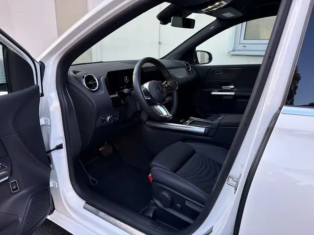 Mercedes-Benz B-Class view 12
