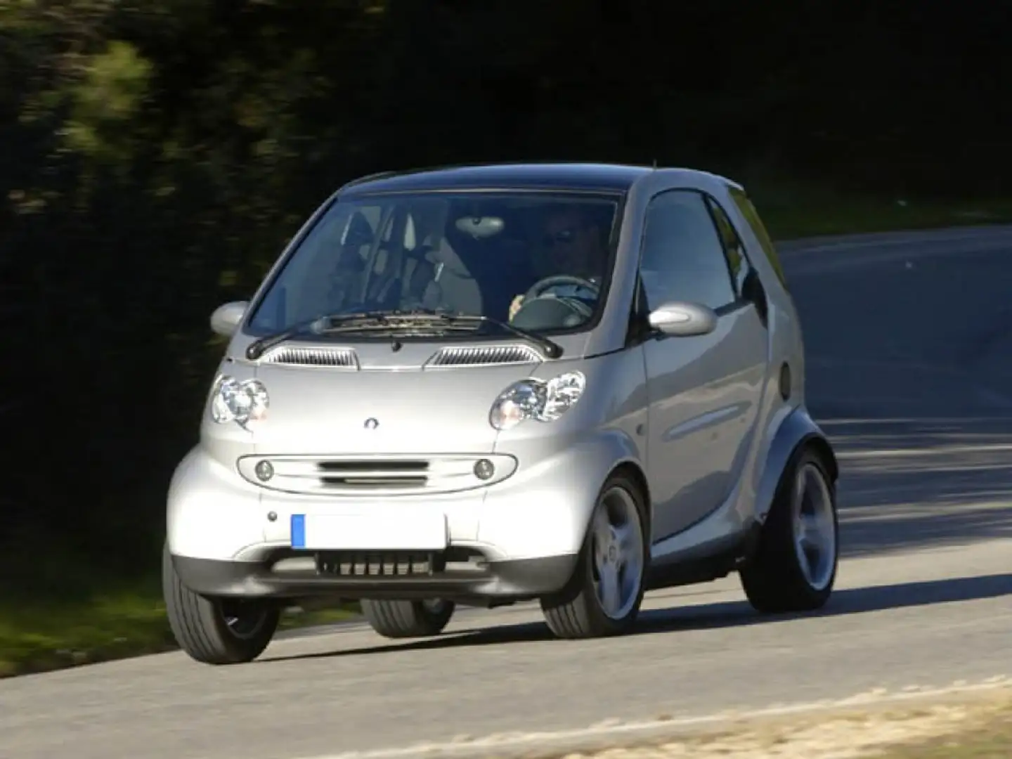 smart forTwo 700 coupé passion (45 kW) PERFETTA Argent - 1