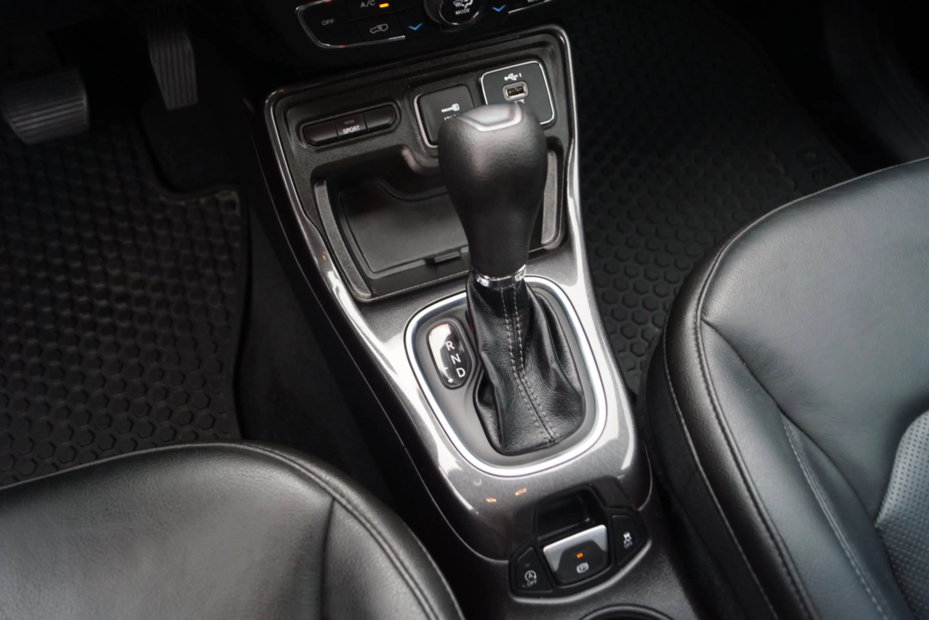 Jeep Compass 1.3T S Autom Leder Sportst Stoel/Stuurverw Navi Ca — photo 18