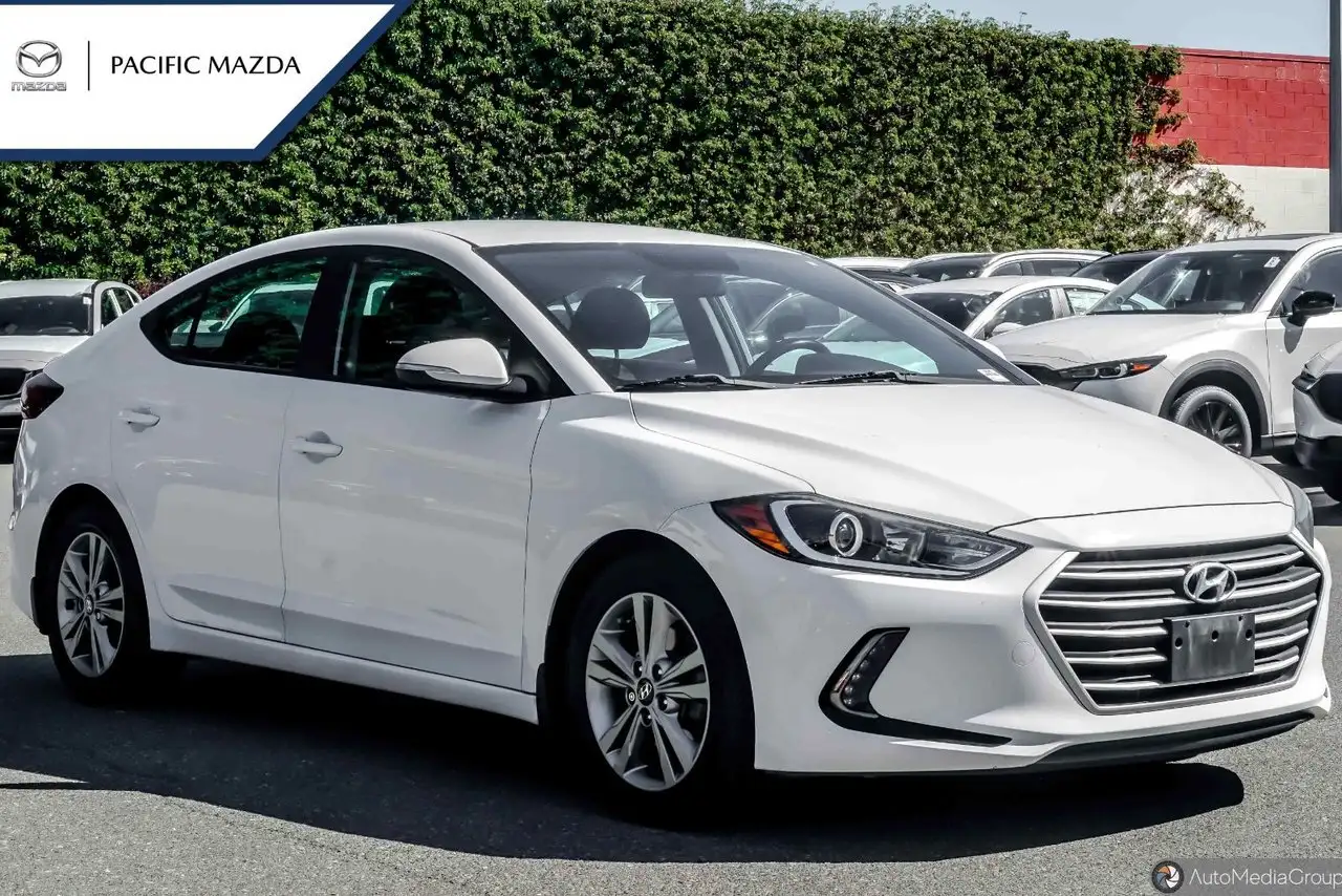 Hyundai ELANTRA снимка Hyundai ELANTRA